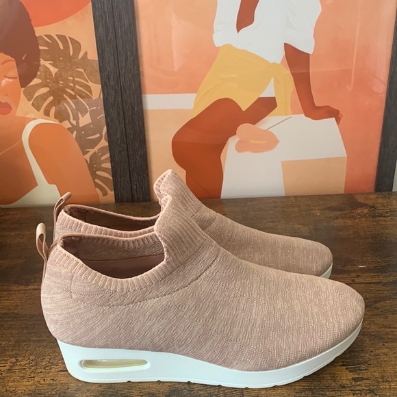 DKNY platform sneaker in blush colour - Picture 3 of 7